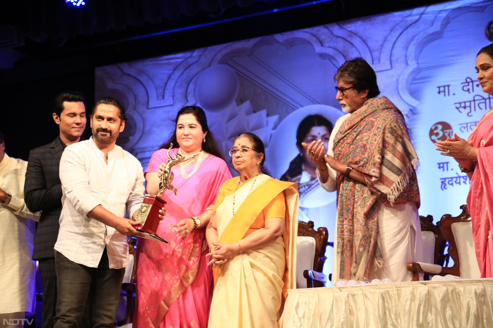 महानायक अमिताभ बच्चन यांचा दीनानाथ मंगेशकर पुरस्काराने गौरव