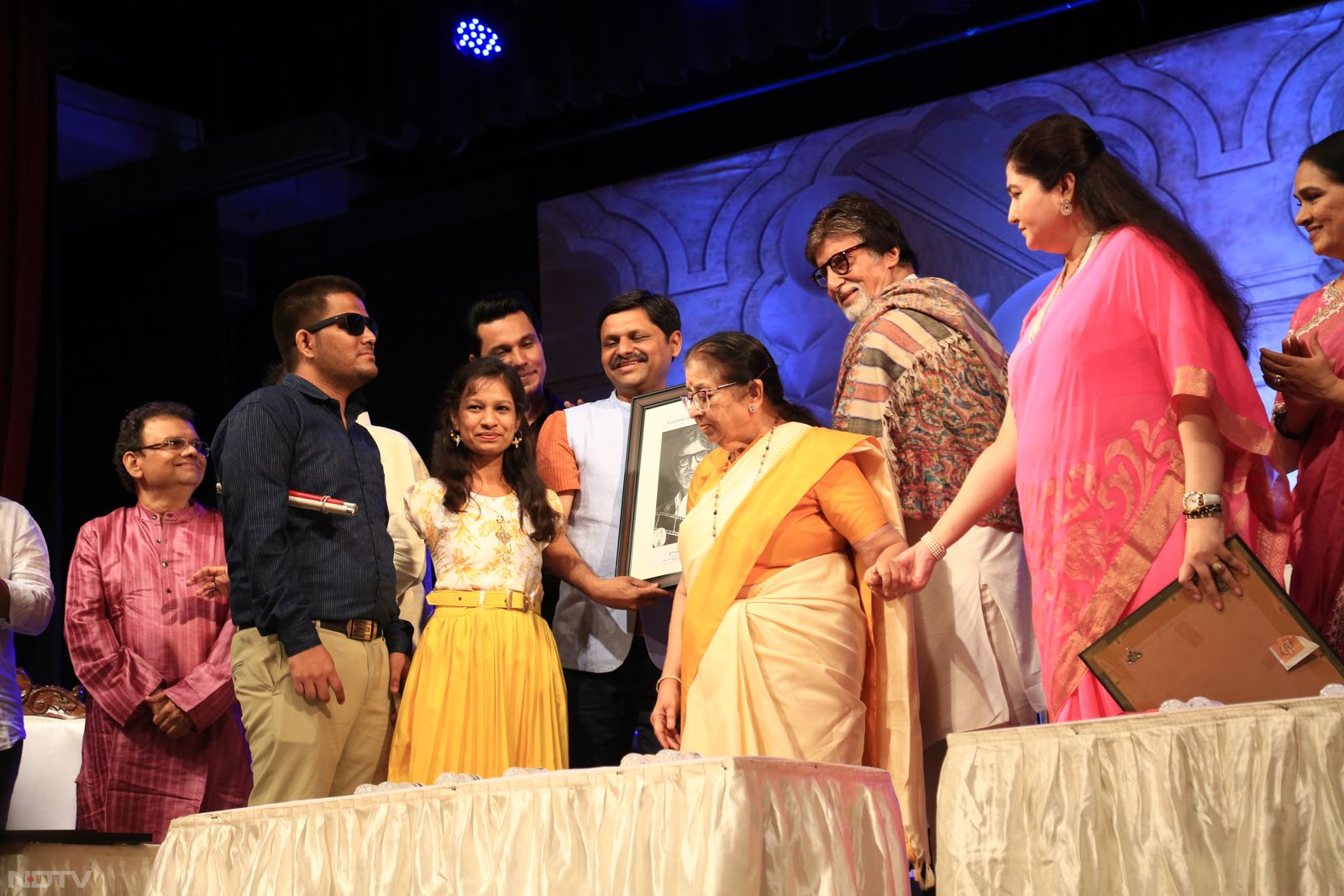 महानायक अमिताभ बच्चन यांचा दीनानाथ मंगेशकर पुरस्काराने गौरव