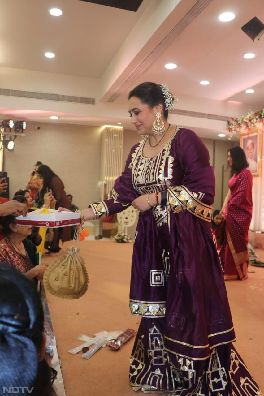 Rani Mukerji was pictured offering sweets to the guests (Image Courtesy: Varinder Chawla)