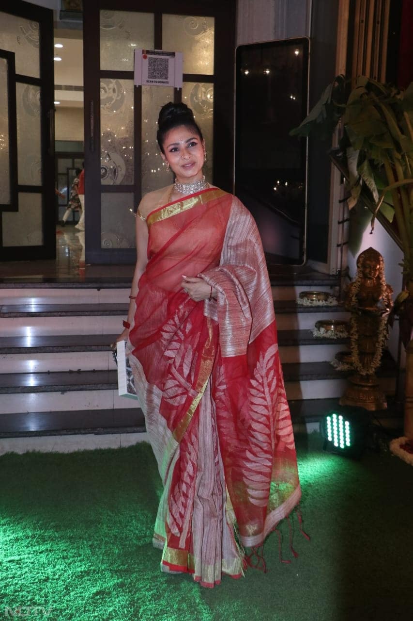 Tanishaa Mukerji wore a gorgeous red saree (Image Courtesy: Varinder Chawla)