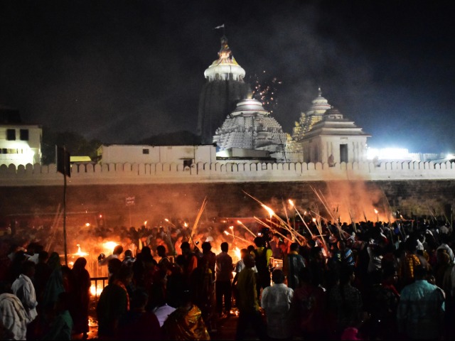 देश के बड़े मंदिरों में कैसे मनी दिवाली, तस्‍वीरों में देखिए