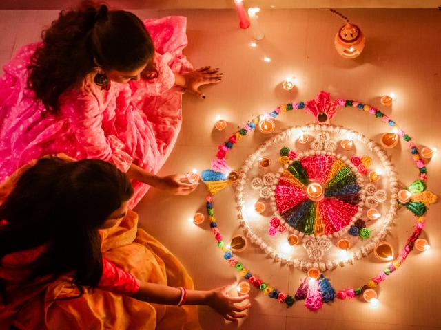 दीपावली के लिए यूनिक रंगोली डिजाइंस