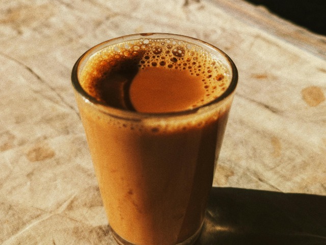 चाय के साथ ना करें इन चीजों का सेवन