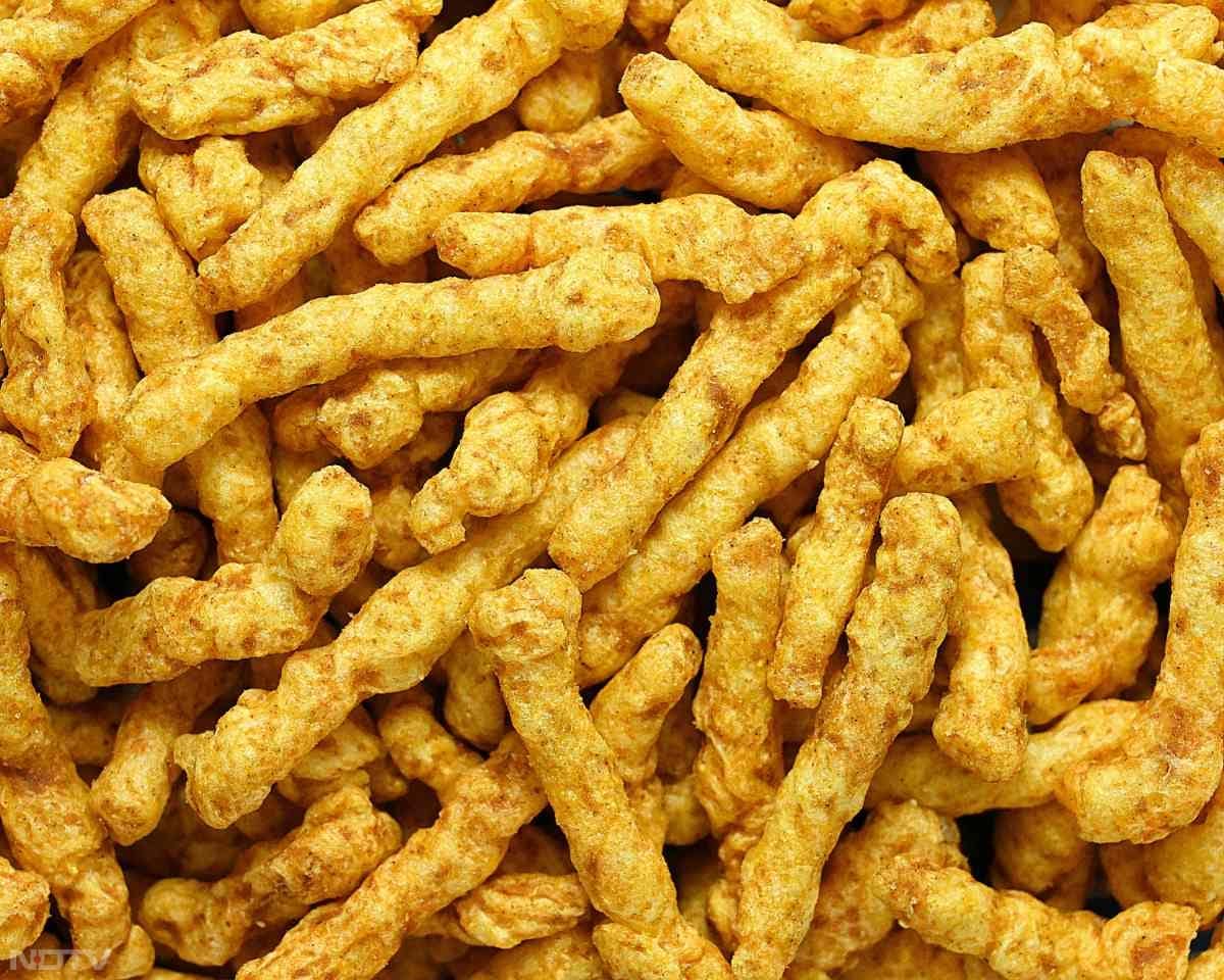 चाय में पाए जाने वाले टैनिन नमकीन में मिलने वाले पोषक तत्वों को नष्ट कर सकते हैं, जिससे फायदा की जगह नुकसान पहुंच सकता है.