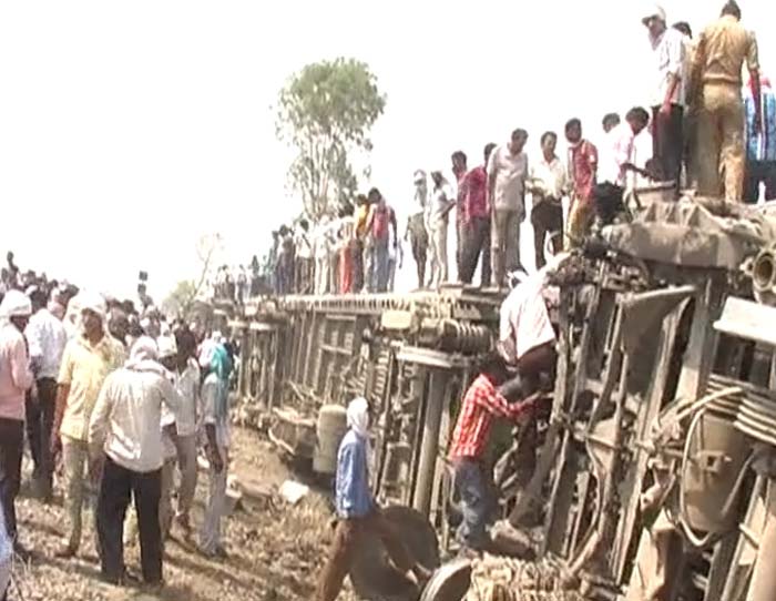 The Doon Express, on its way from Howrah to Dehradun, derailed near Koridia village about 35 km from Jaunpur in Uttar Pradesh.