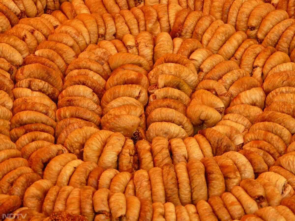 सूखे अंजीर में एंटीऑक्सीडेंट होते हैं जो याददाश्त को बेहतर बनाते हैं.