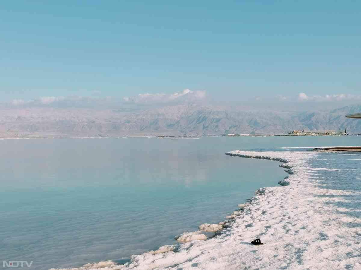 डेड सी को सबसे खारा पानी वाला समुद्र कहा जाता है.