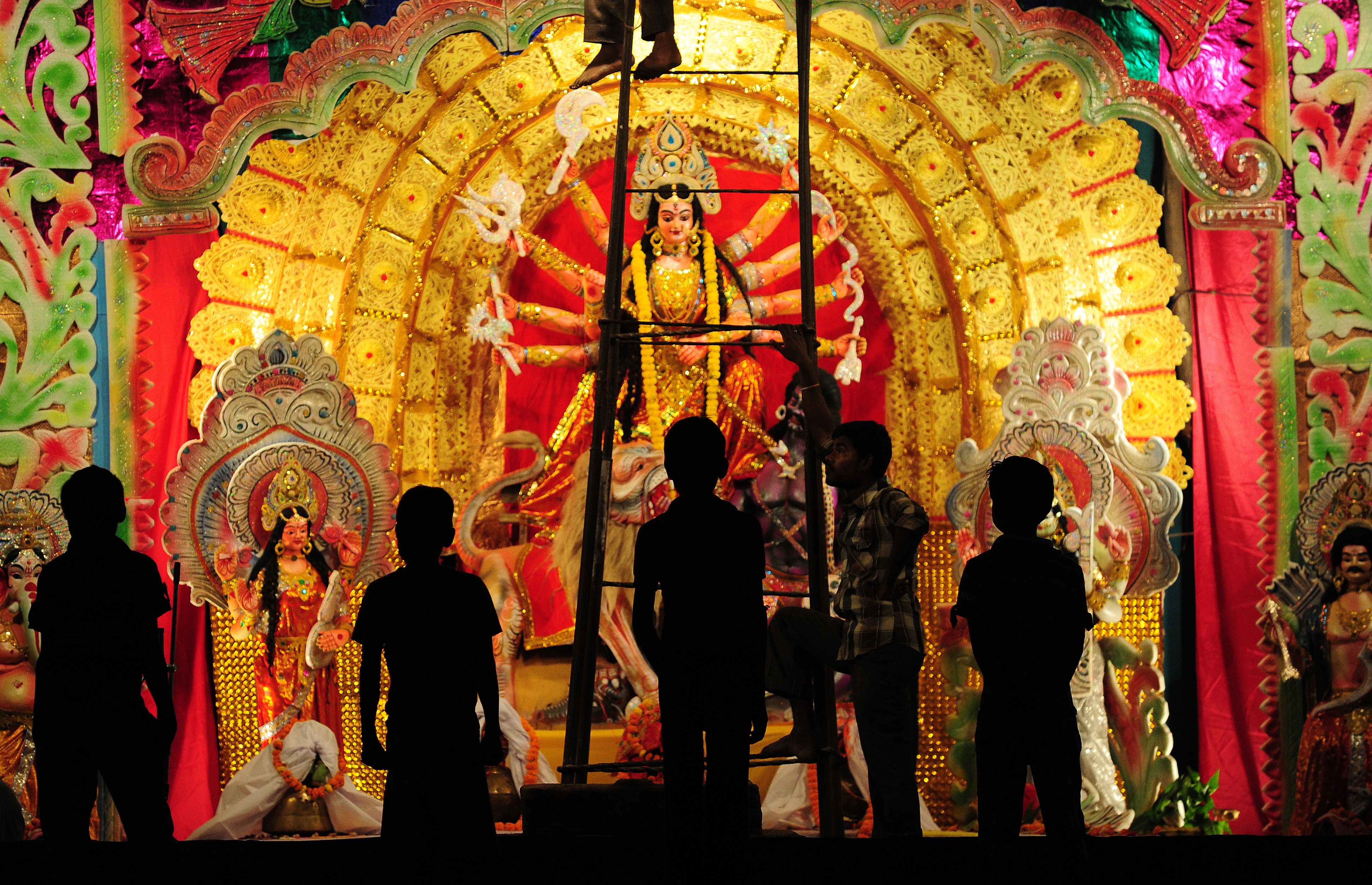 Artisans give the final touches to the idol of Goddess Durga in Allahabad. (AFP)