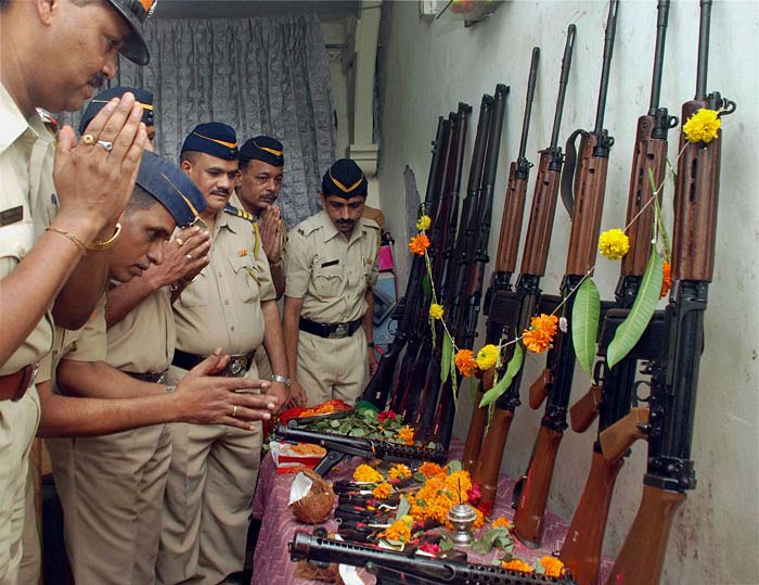 With large crowds across the country, maintaining law and order is of the utmost importance. On this festive day, policemen perform the worship of their weapons.