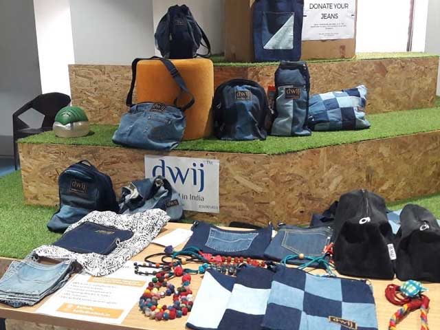 Photo : 27-year-old Mumbai Woman Upcycles 2,500 Denims Into Daily Utility Items Like Bags, Clutches