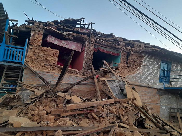 Nepal Earthquake: नेपाल में भूकंप से भारी तबाही, अब तक 128 लोगों की मौत, बचाव अभियान जारी