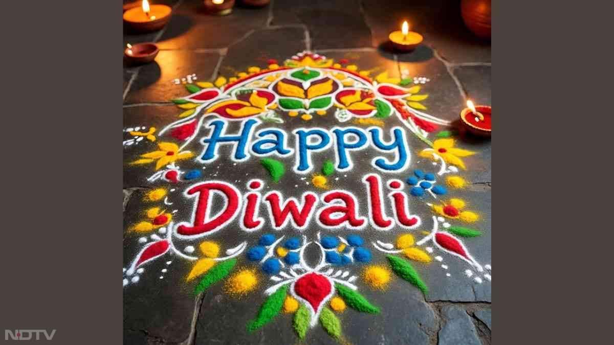 आप कलर से हैप्पी दिवाली लिखकर भी रंगोली बना सकते हैं. इसके आसपास आप फूल बनाकर इसे सजा सकते हैं.