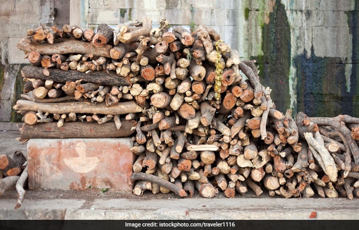 Here\'s How A Waste Warrior From Nagpur Is Saving 1,000 Trees Every Month And Preventing Stubble Burning