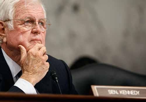 <span class="lh16 fa fs12 fb">Senate Health, Education, Labor and Pensions Committee Chairman Edward Kennedy (D-MA) presides over the confirmation hearing for Kansas Governor Kathleen Sebelius to be secretary of Health and Human Services on Capitol Hill on March 31, 2009 in Washington, DC.<br />
<br />
Sebelius, the current Democratic governor of Kansas, has been nominated by President Barack Obama to help lead the charge for health care reform. (AFP Photo)</span>