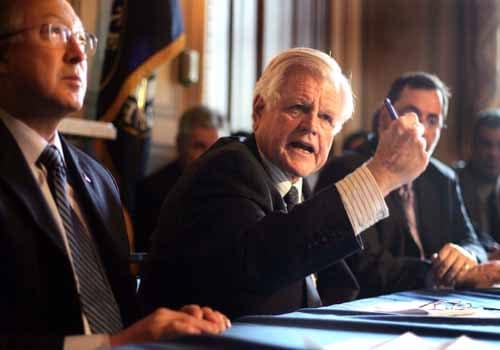 <span class="lh16 fa fs12 fb">US Senator Edward Kennedy discusses the immigration bill with leading Hispanic Christian broadcasters on May 22, 2007 inside the Capitol building in Washington, DC.<br />
<br />
Amid a growing challenge to the bill, which would offer a path to citizenship for up to 12 million illegal immigrants, the Senate did vote by 69 to 23 votes to move the debate on the massive reform package. (AFP Photo)</span>