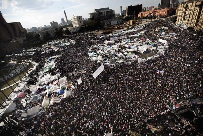 A view of the crowded Tahrir Square in Cairo. Tens of thousands of Egyptian workers walked out in mass nationwide strikes on Thursday to demand wage increases and show support for the widening revolt against Mubarak's regime. (AFP Photo)