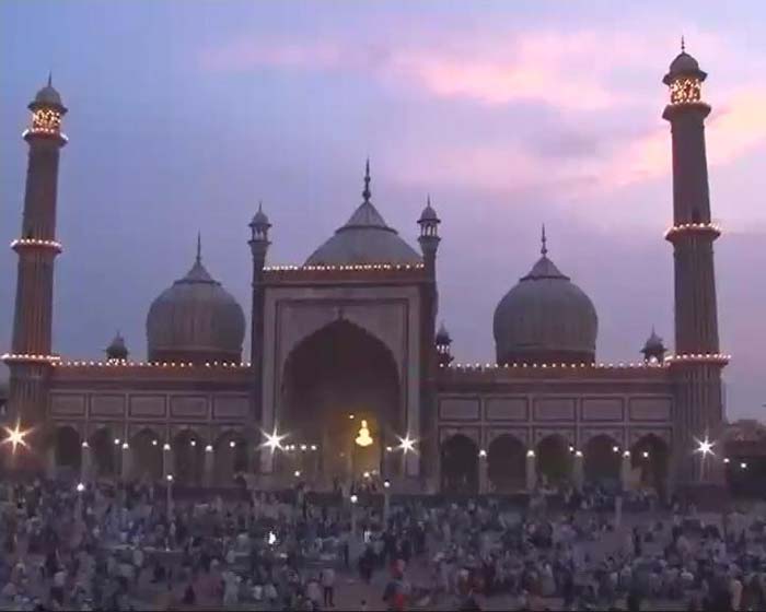 Moon sighted, India to celebrate Eid today