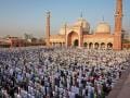 Photo : Eid-al-Fitr 2023: भारत में ईद-उल-फितर की धूम, नमाज़ अदा कर लोगों ने दी ईद की मुबारकबाद