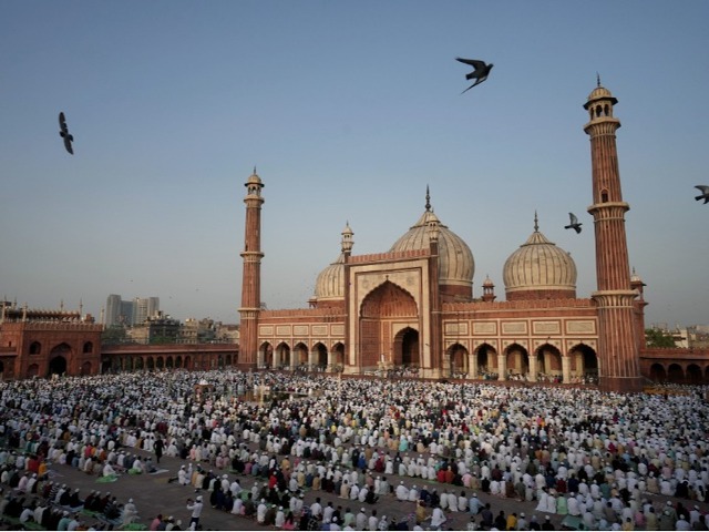 तस्वीरें : देशभर में ईद-उल-अजहा की धूम