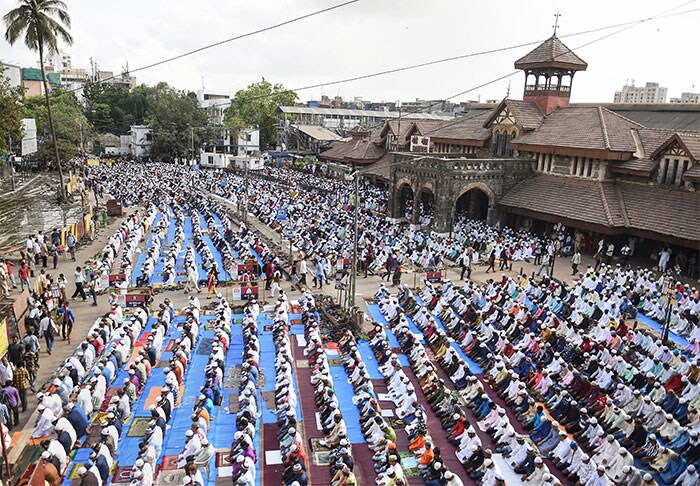 Eid Ul Fitr Celebrated With Fervour Across The Country