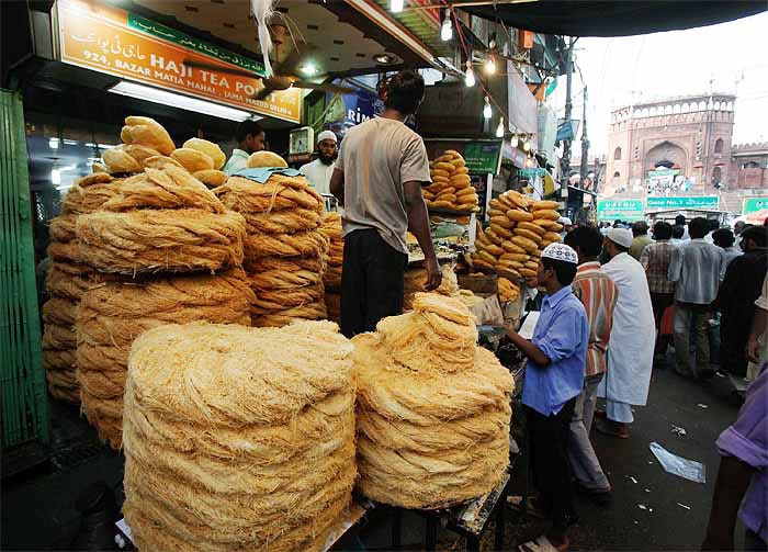 <strong>Eid arrives:</strong> Vendors sell sewai on the eve of Eid-ul-Fitr festival at Jama Masjid, in New Delhi on Sunday.<br />
<br />
After the sighting of the 'Shawwal' crescent on Sunday, September 20, it was decided that Eid-ul-Fitr will be celebrated actoss the country on Monday, September 21. <em>(PTI)</em>