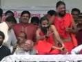 Photo : Baba Ramdev ends fast, attack on Congress and PM