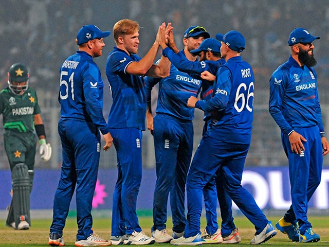 Photo : आखरी वर्ल्ड कप मैच में पाकिस्तान को हराकर, इंग्लैंड ने चैंपियंस ट्राफी के लिए किया क्वालीफाई