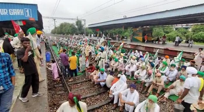 A massive farmers gathering took place at Bahadur Garh railway station in Jhajjar, Haryana.