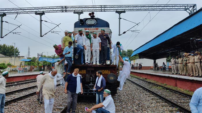 Agitating farmers stopped a train in its tracks in Uttar Pradesh's Modinagar as a part of the country-wide 'rail roko' protest.