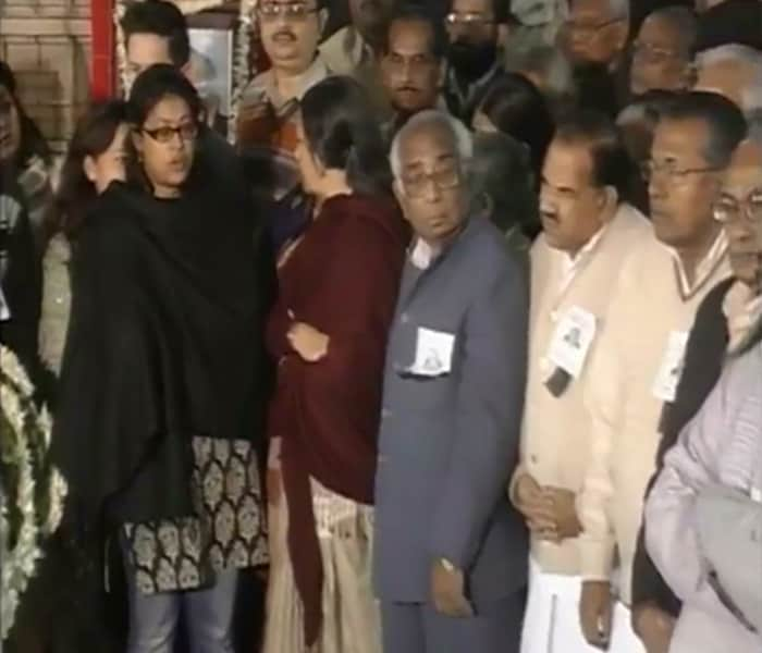 Jyoti Basu's grand daughters and his son Chandan Basu's first wife were also present. Seen here is Basu's grandaughter with CPM Member Brinda Karat.