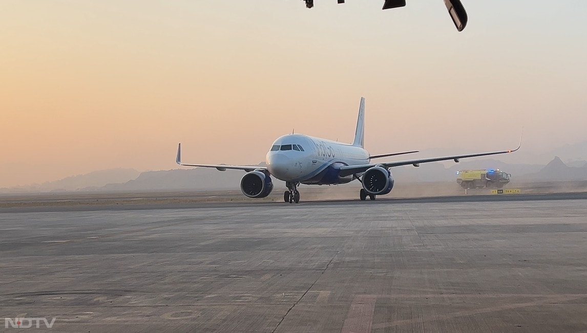 इसी के साथ महाराष्ट्र का नवी मुंबई इंटरनेशनल एयरपोर्ट भारत के सबसे व्यस्त और सबसे महत्वपूर्ण एविएशन हब में से एक बनने के लिए तैयार हो गया है.