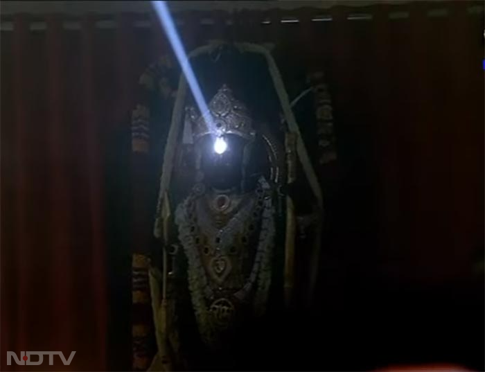Ram Navami: अयोध्‍या में रामलला का हुआ सूर्य तिलक, दिखा अद्भुत नजारा