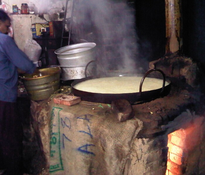 <b>That's how it's done: </b>The authentic way of making wafer thin banana chips. (Image: Ketki Angre)