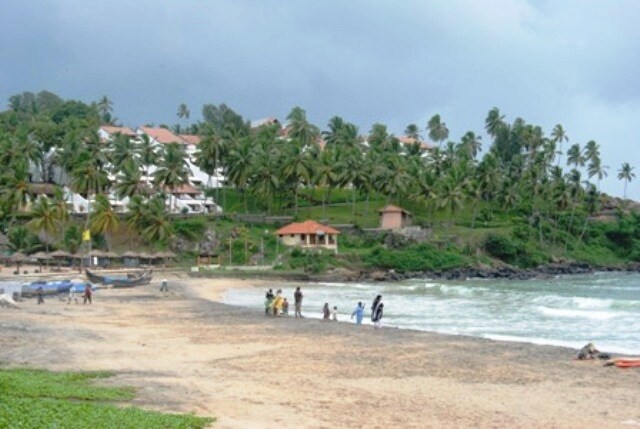 <b>By the beach:</b> A family enjoys the beachside.(Image: Ketki Angre)