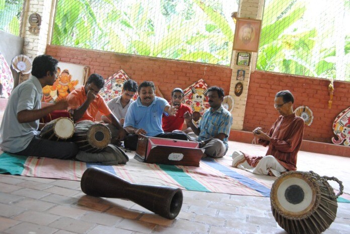 <b>Making music: </b>The monsoon express team made sure that they captured the cultural flavors of south. (Image: Ketki Angre)