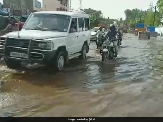 बाढ़ से बेहाल हुआ असम, कर्नाटक और तमिलनाडु, दिल्‍ली में भी हुआ जलजमाव