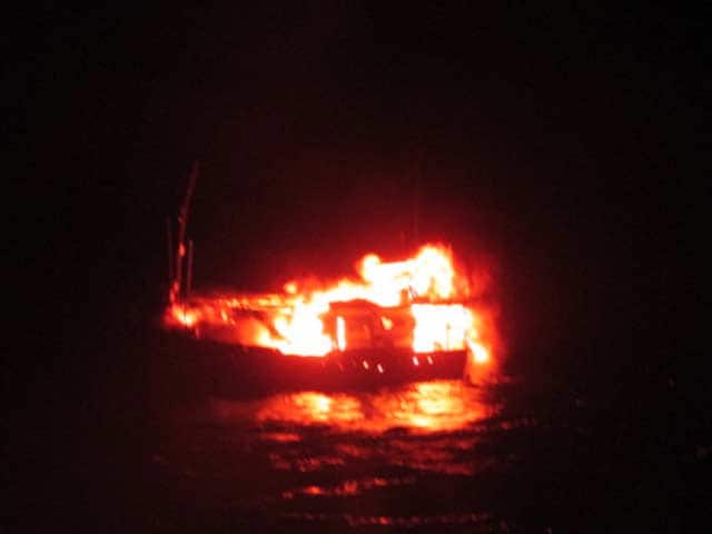 Photo : Pakistani Boat Blows Itself Up Off Gujarat Coast