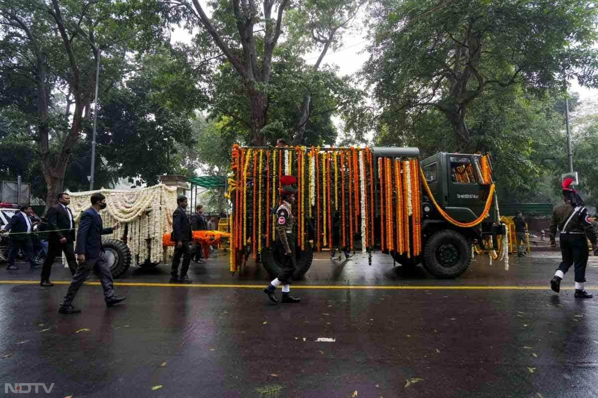 उनका अंतिम संस्‍कार आज सुबह 11 बजकर 45 मिनट पर दिल्‍ली के निगमबोध घाट पर पूरे राजकीय सम्‍मान के साथ होगा.