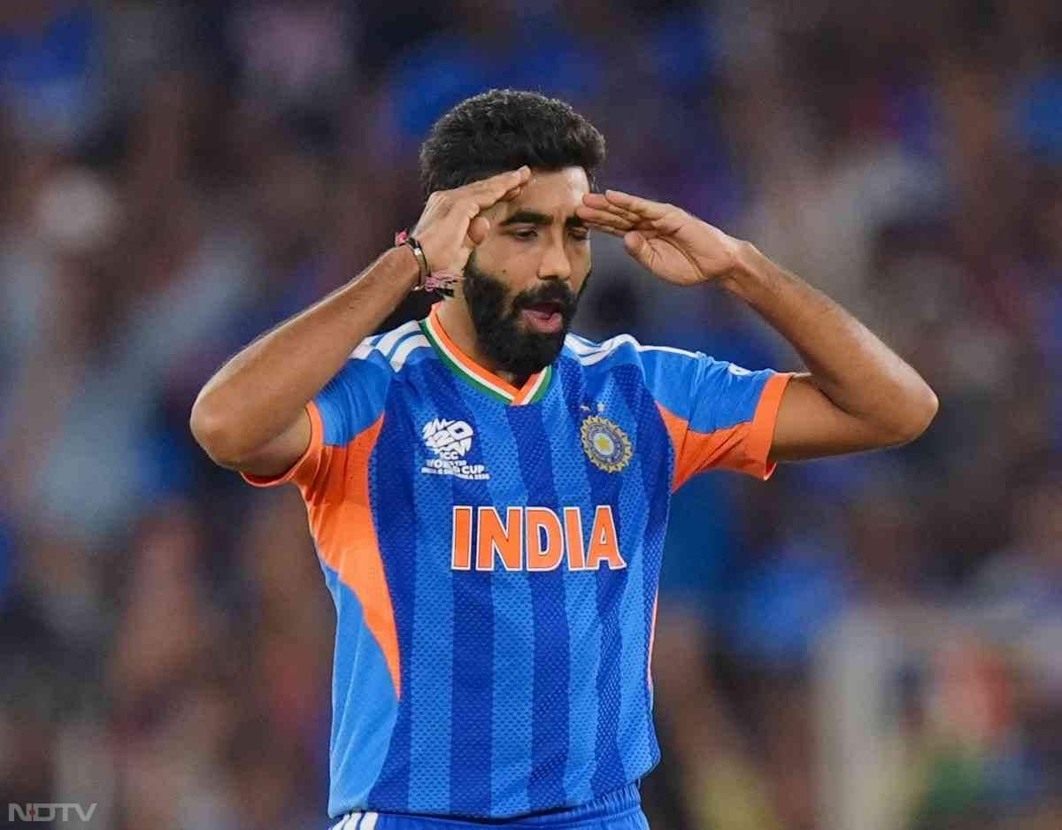 मैच में जसप्रीत बुमराह ने चार विकेट लिए और उन्हें प्लेऑफ ऑफ द मैच का अवॉर्ड दिया गया.