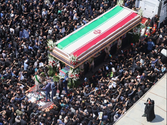 ईरान के राष्ट्रपति इब्राहिम रईसी की अंतिम यात्रा में उमड़ी भीड़, देखें तस्वीर