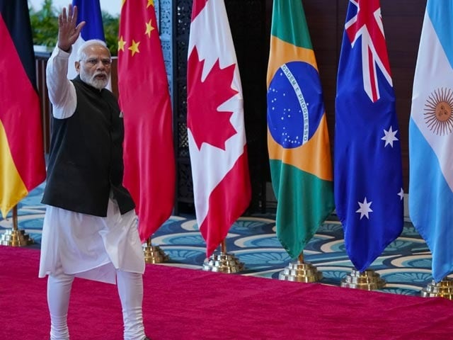 Photo : G-20 summit Day 1: प्रधानमंत्री मोदी ने इस अंदाज़ में किया विदेशी मेहमानों का स्वागत