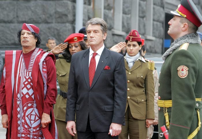 President of Ukraine Viktor Yushchenko and Muammar Gaddafi listen to national anthems during a ceremony of the meeting at the Presidential office in Kiev on November 4, 2008. (AFP Photo)