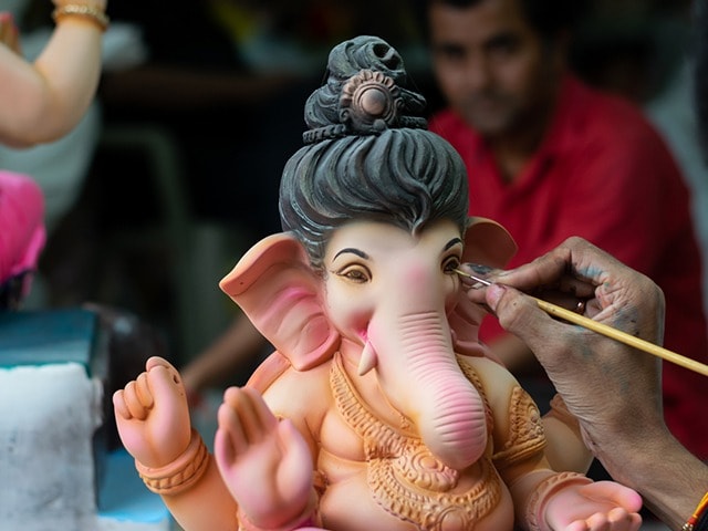 Photo : Ganesh Chaturthi Celebrations Goes Green: A Look At Eco-Friendly Ganesha Idols Made By The Artists Across India