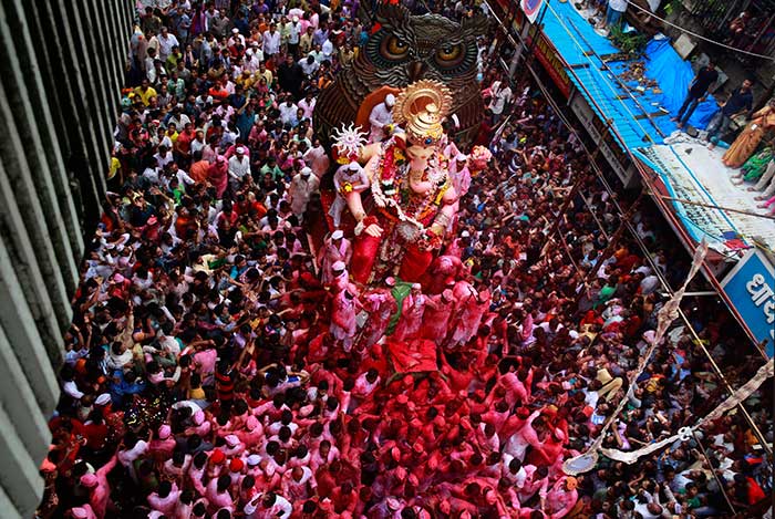Ganesh Visarjan: Amidst ‘Bappa Morya\' Chants, Mumbaikars Bid Farewell To Lord Ganpati