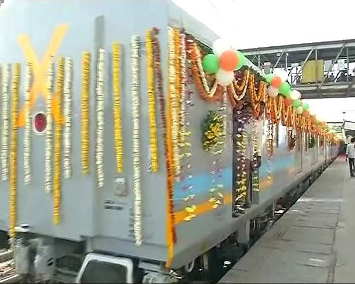 5 Pics: India\'s Fastest Train, Gatimaan Express Flagged Off
