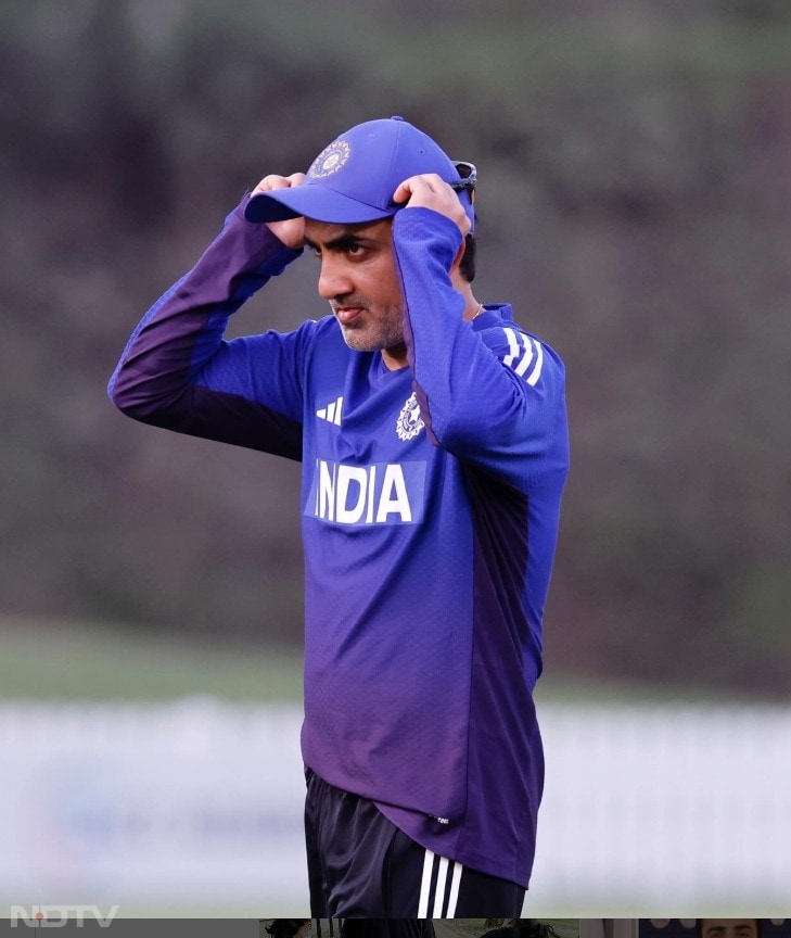 न्यूजीलैंड के स्पिनरों ने भारत को बुरी तरह परेशान किया. मिचेल सैंटनर को एजाज पटेल और ग्लेन फिलिप्स का पूरा साथ मिला और उन्होंने तीन-टेस्ट श्रृंखला के दूसरे मैच में 13 विकेट लेकर भारत को हार तक पहुंचा दिया.