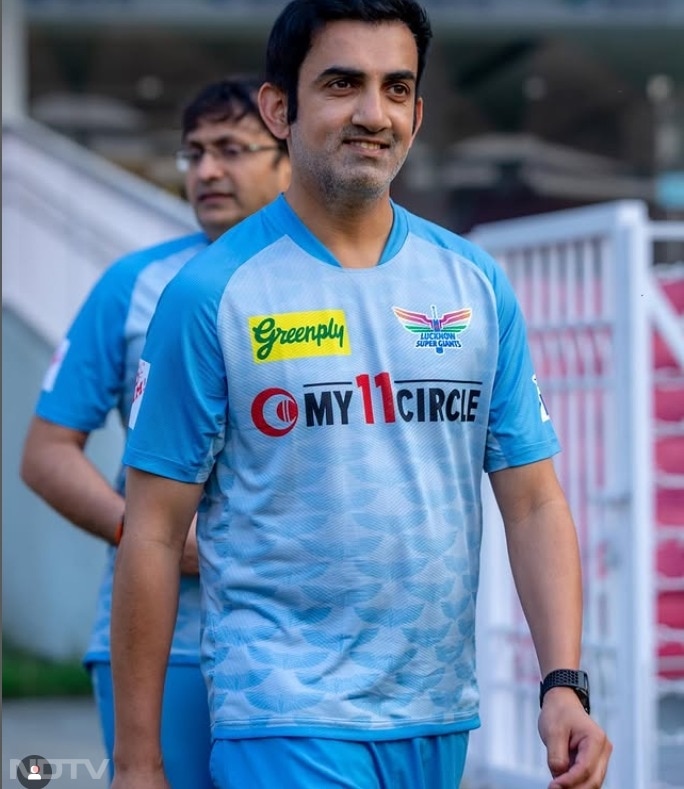 एक साल में दूसरी बार भारतीय बल्लेबाज स्पिन के जाल में फंसे. साइमन हार्मर और उनके साथी मार्को यानसन ने भारत को 124 का छोटा लक्ष्य भी पार नहीं करने दिया. हार्मर ने मैच में आठ विकेट लिए और भारत 93 पर सिमट गया.