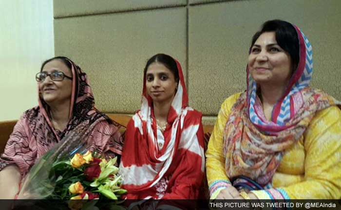 Geeta arrives at Delhi airport after spending 11 years in Pakistan. She is accompanied by members of Edhi Foundation.