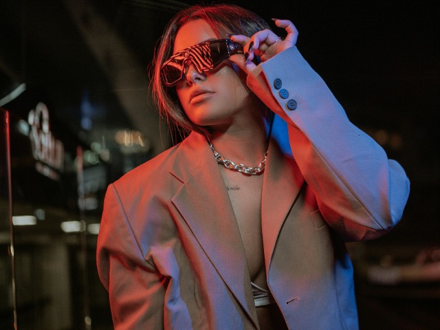 New Year Party में ग्&zwj;लैमअप लुक के लिए ये करें