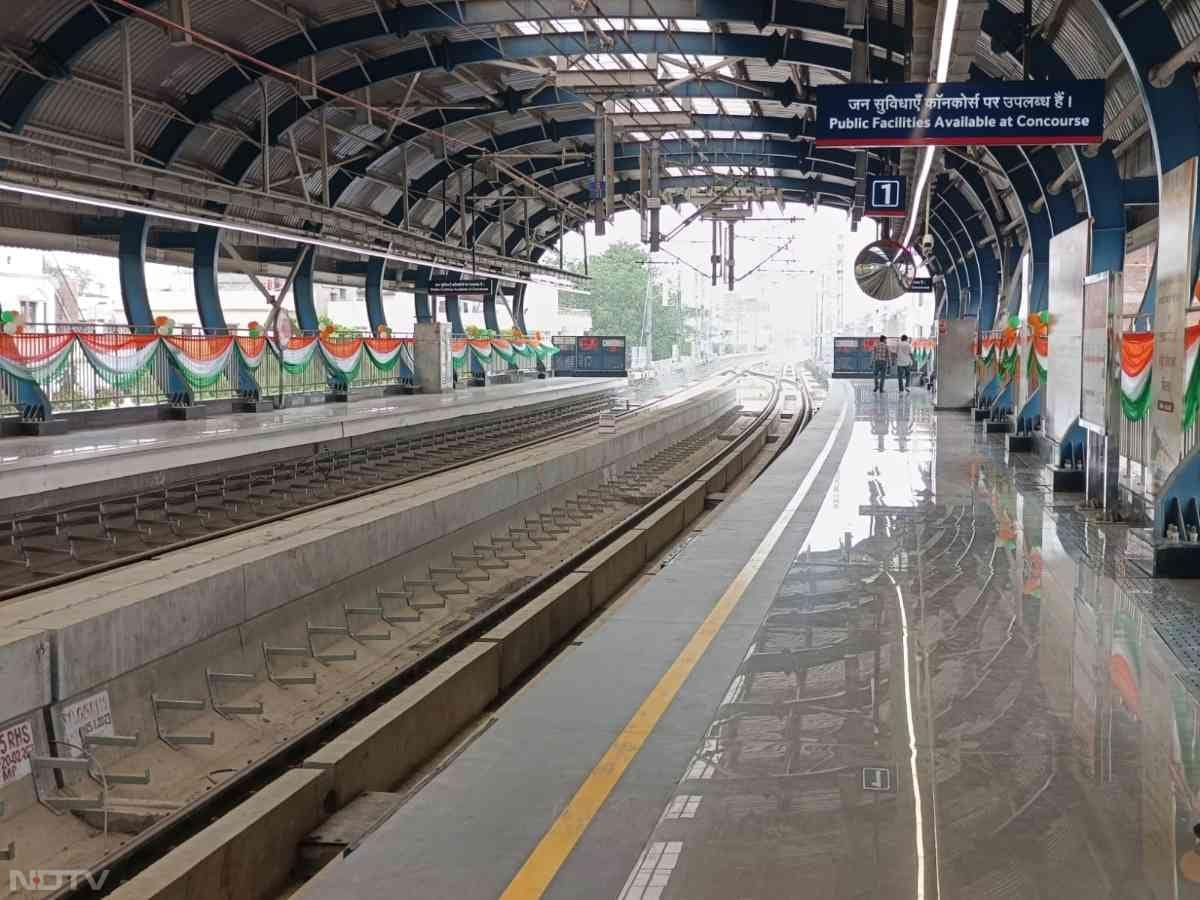 पटना मेट्रो परियोजना 13,365 करोड़ रुपये की लागत से बन रही है. मलाही पकड़ी तक मेट्रो का अधिकतम किराया 30 रुपये निर्धारित किया गया है.